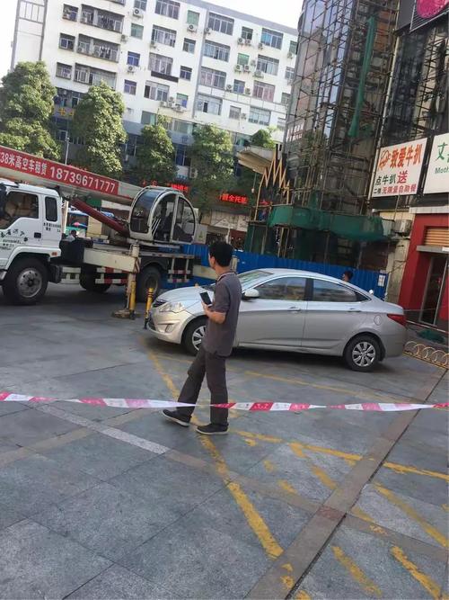 康之宝观光电梯外脚手架拆除作业安全与规范分析
